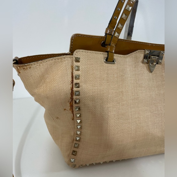 Valentino Garavani
Rockstud Medium Trapeze Tote Bag - Picture 8 of 14